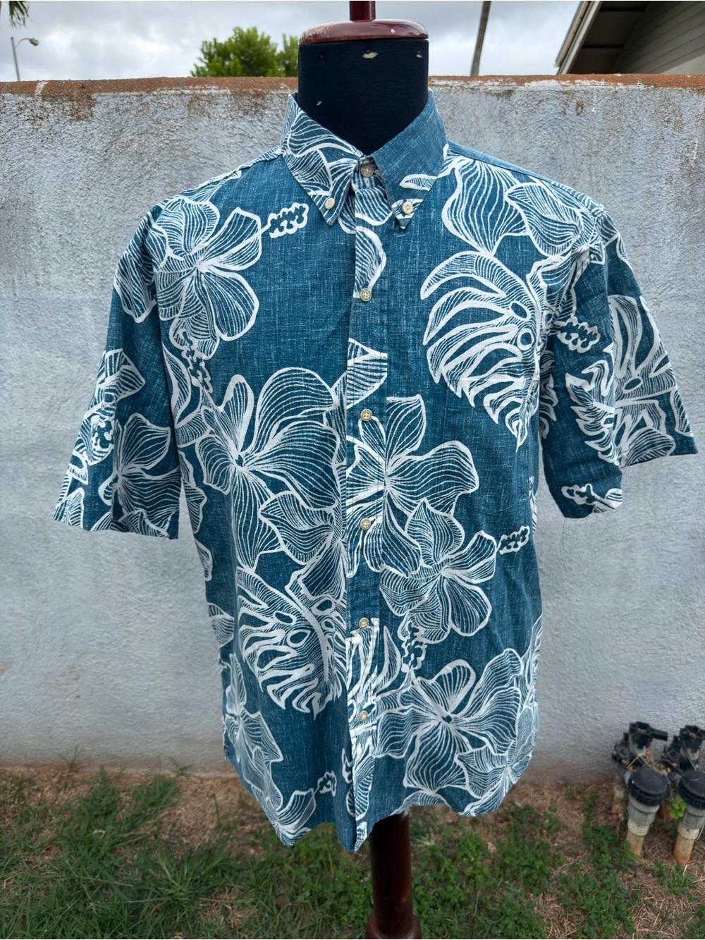 PreOwned Reyn Spooner Classic Hawaiian Print Full Button Men's L Blue/White